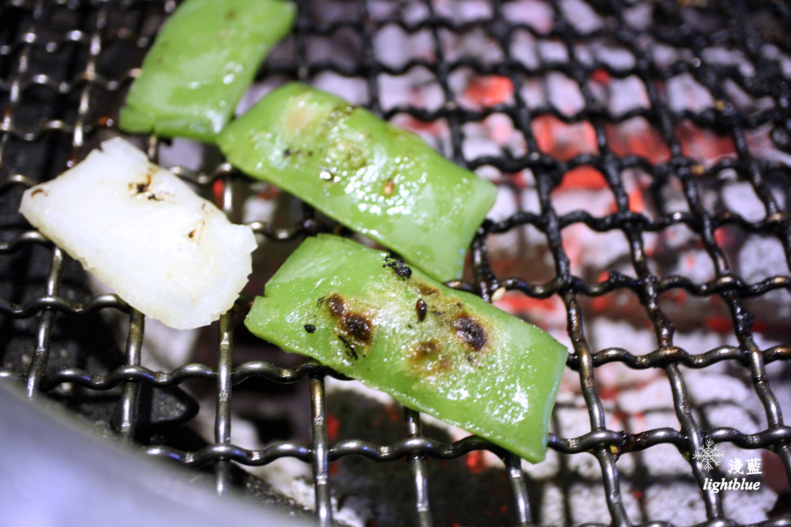 [ 市府站美食 ] 淺藍 × 好客燒烤台北市府店～下班後來去點餐式海鮮燒烤及沙拉吧吃到飽，還有啤酒／調酒無限暢飲