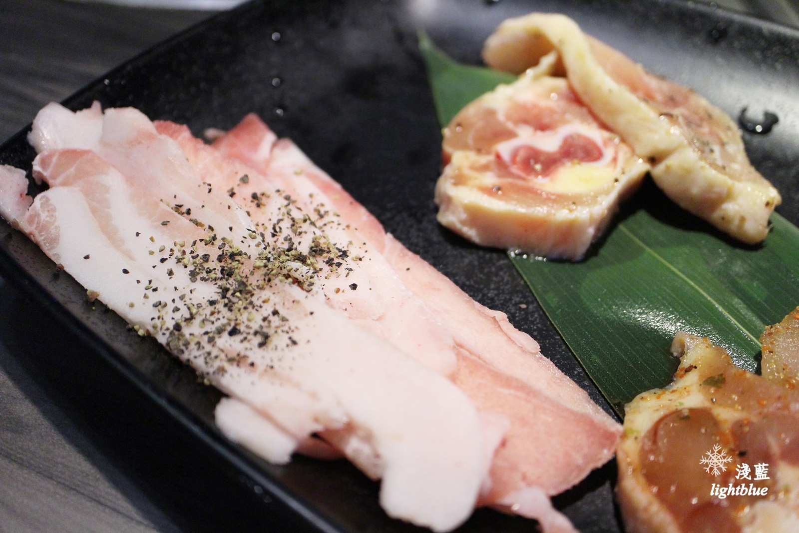 [ 市府站美食 ] 淺藍 × 好客燒烤台北市府店～下班後來去點餐式海鮮燒烤及沙拉吧吃到飽，還有啤酒／調酒無限暢飲