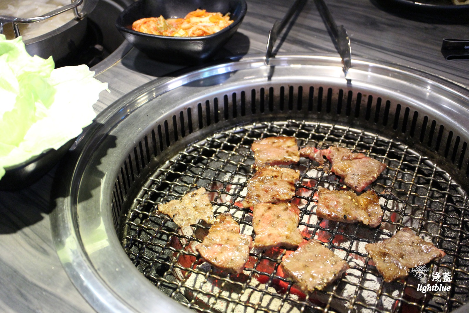 [ 市府站美食 ] 淺藍 × 好客燒烤台北市府店～下班後來去點餐式海鮮燒烤及沙拉吧吃到飽，還有啤酒／調酒無限暢飲