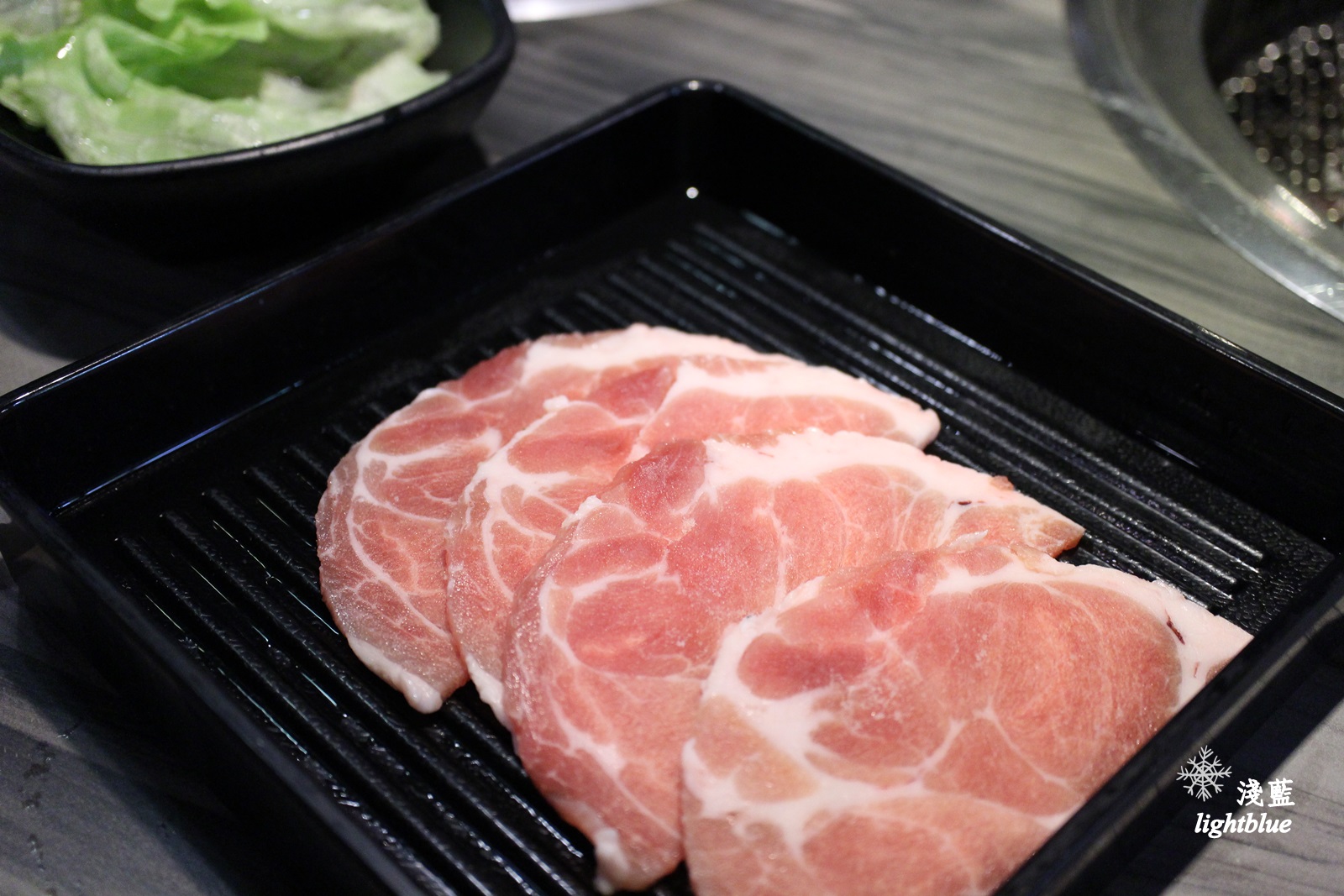 [ 市府站美食 ] 淺藍 × 好客燒烤台北市府店～下班後來去點餐式海鮮燒烤及沙拉吧吃到飽，還有啤酒／調酒無限暢飲