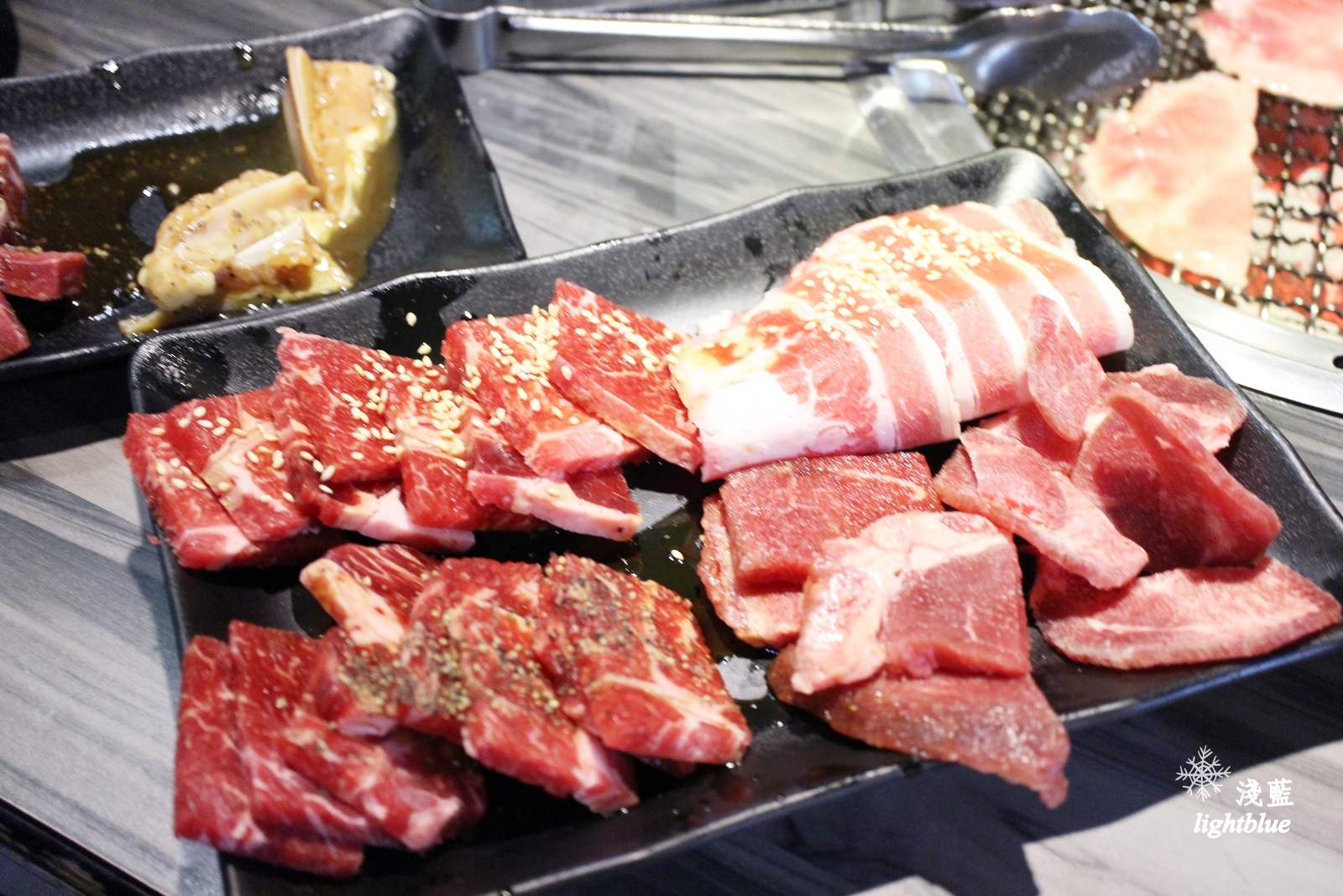 [ 市府站美食 ] 淺藍 × 好客燒烤台北市府店～下班後來去點餐式海鮮燒烤及沙拉吧吃到飽，還有啤酒／調酒無限暢飲