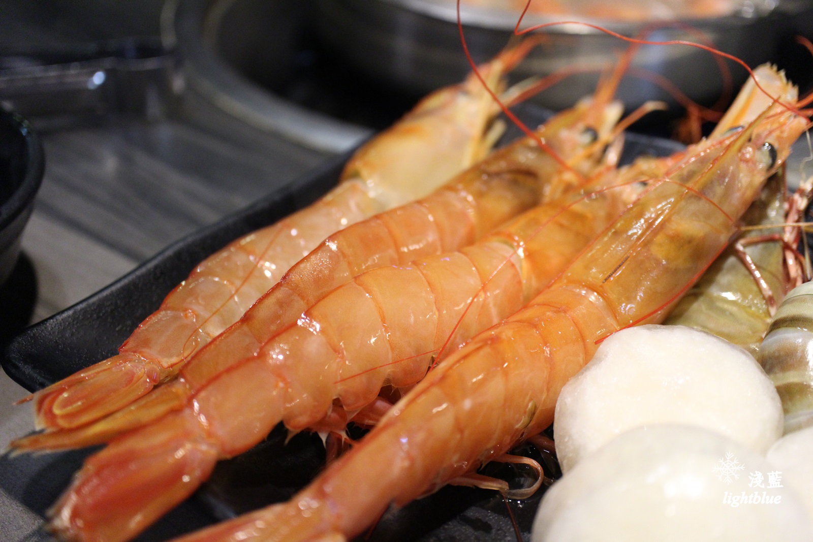 [ 市府站美食 ] 淺藍 × 好客燒烤台北市府店～下班後來去點餐式海鮮燒烤及沙拉吧吃到飽，還有啤酒／調酒無限暢飲