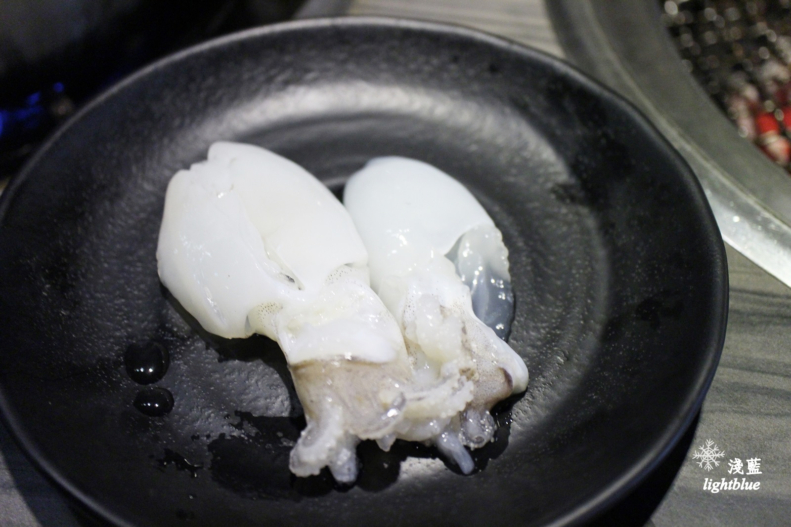 [ 市府站美食 ] 淺藍 × 好客燒烤台北市府店～下班後來去點餐式海鮮燒烤及沙拉吧吃到飽，還有啤酒／調酒無限暢飲