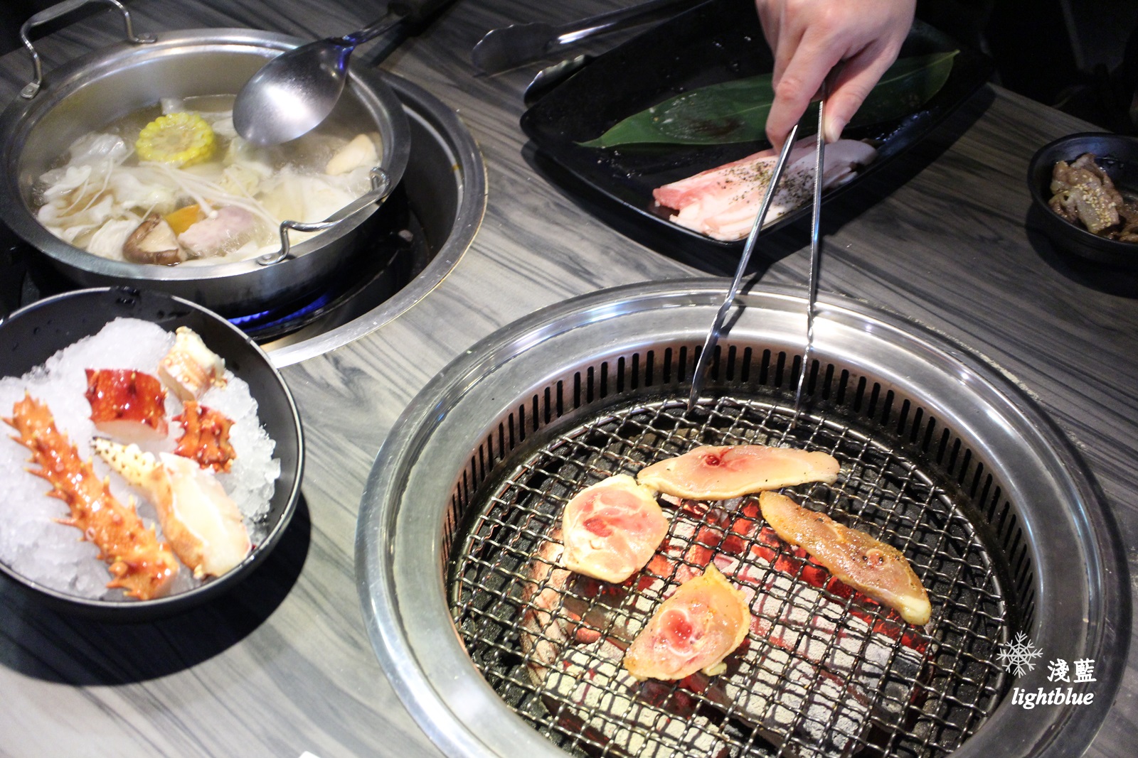 [ 市府站美食 ] 淺藍 × 好客燒烤台北市府店～下班後來去點餐式海鮮燒烤及沙拉吧吃到飽，還有啤酒／調酒無限暢飲