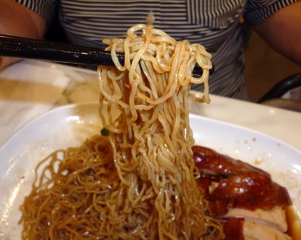 了凡香港油雞飯麵：只要百元,就能享用米其林美食-了凡香港油雞飯麵体驗心得