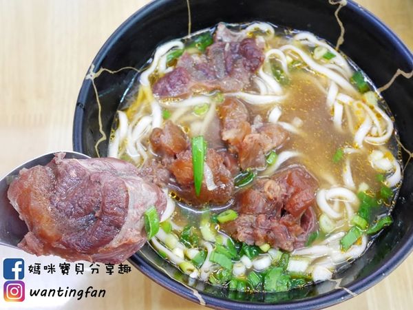 【新莊牛肉麵】阿忠牛肉麵 牛骨熬製安心湯底 平價大份量 飄香30年老店 (14).JPG