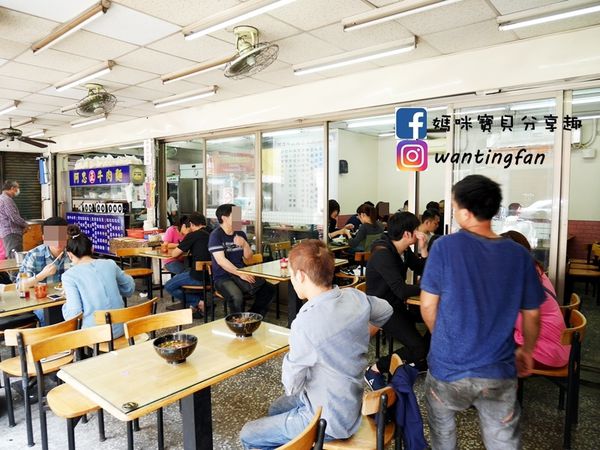 【新莊牛肉麵】阿忠牛肉麵 牛骨熬製安心湯底 平價大份量 飄香30年老店 (17).JPG