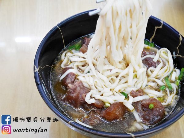 【新莊牛肉麵】阿忠牛肉麵 牛骨熬製安心湯底 平價大份量 飄香30年老店 (15).JPG