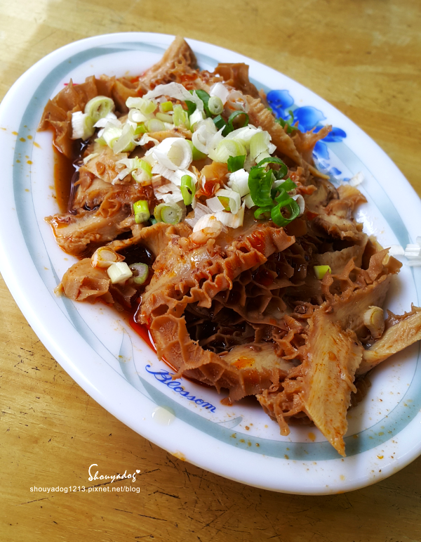 阿忠牛肉麵:【小吃】連水餃也深得我心的阿忠牛肉麵 in新莊