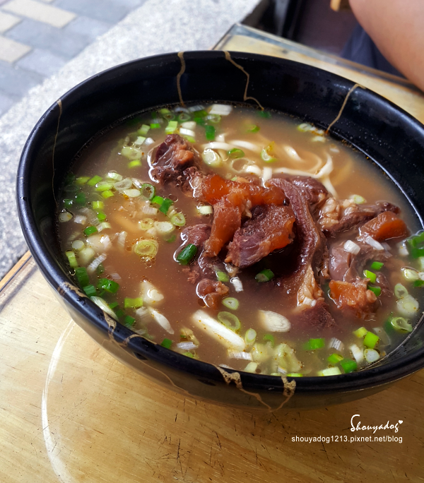 阿忠牛肉麵:【小吃】連水餃也深得我心的阿忠牛肉麵 in新莊