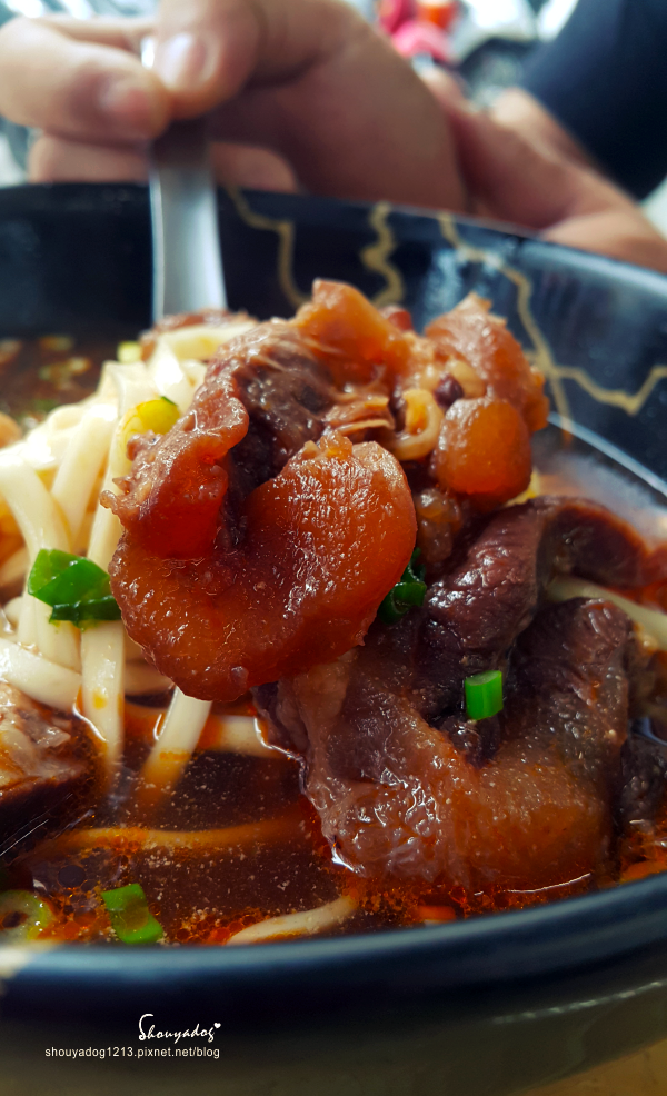 阿忠牛肉麵:【小吃】連水餃也深得我心的阿忠牛肉麵 in新莊