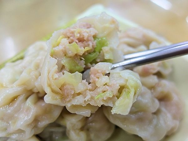 阿忠牛肉麵:❤️美食❤️【新北。新莊】阿忠牛肉麵 ★清脆高麗菜水餃/台灣牛骨熬煮湯頭/愛評體驗團