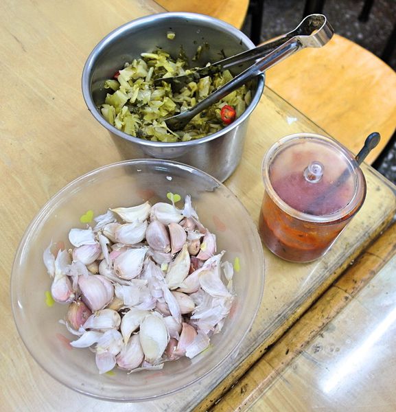 阿忠牛肉麵:❤️美食❤️【新北。新莊】阿忠牛肉麵 ★清脆高麗菜水餃/台灣牛骨熬煮湯頭/愛評體驗團