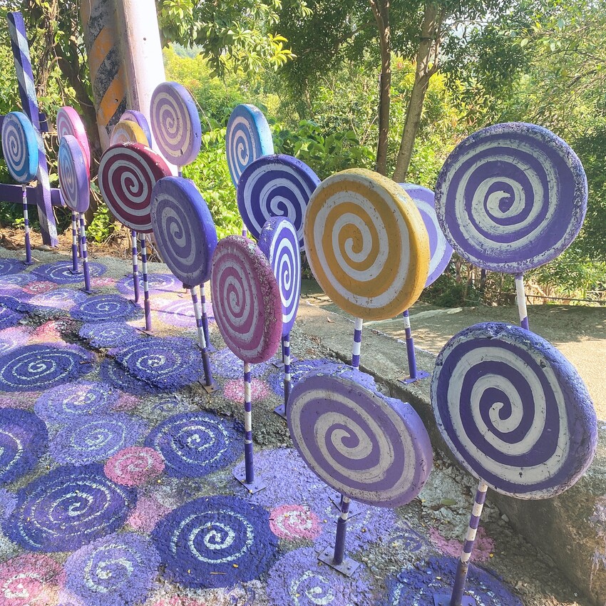 苗栗人氣夢幻的紫色咖啡廳—噢哈娜咖啡屋，高達10個打卡景點任你拍，快揪姊妹一起來