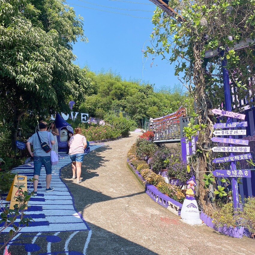 苗栗人氣夢幻的紫色咖啡廳—噢哈娜咖啡屋，高達10個打卡景點任你拍，快揪姊妹一起來