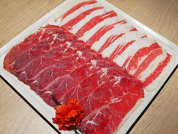 星洲火鍋:星洲火鍋-高雄左營特色火鍋 新加坡風的單點式鍋物 湯頭食材都是一絕 lounge Bar的用餐氛圍超加分 記得要試試特調飲品 內文有魔術影片 (愛評體驗券) 星洲火鍋:星洲火鍋-高雄左營特色火鍋 新加坡風的單點式鍋物 湯頭食材都是一絕 lounge Bar的用餐氛圍超加分 記得要試試特調飲品 內文有魔術影片 (愛評體驗券)