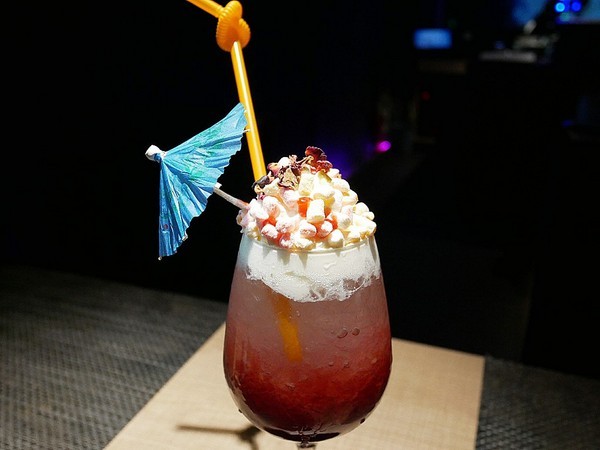 星洲火鍋:星洲火鍋-高雄左營特色火鍋 新加坡風的單點式鍋物 湯頭食材都是一絕 lounge Bar的用餐氛圍超加分 記得要試試特調飲品 內文有魔術影片 (愛評體驗券) 星洲火鍋:星洲火鍋-高雄左營特色火鍋 新加坡風的單點式鍋物 湯頭食材都是一絕 lounge Bar的用餐氛圍超加分 記得要試試特調飲品 內文有魔術影片 (愛評體驗券)