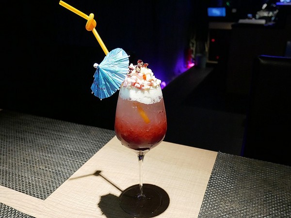 星洲火鍋:星洲火鍋-高雄左營特色火鍋 新加坡風的單點式鍋物 湯頭食材都是一絕 lounge Bar的用餐氛圍超加分 記得要試試特調飲品 內文有魔術影片 (愛評體驗券) 星洲火鍋:星洲火鍋-高雄左營特色火鍋 新加坡風的單點式鍋物 湯頭食材都是一絕 lounge Bar的用餐氛圍超加分 記得要試試特調飲品 內文有魔術影片 (愛評體驗券)