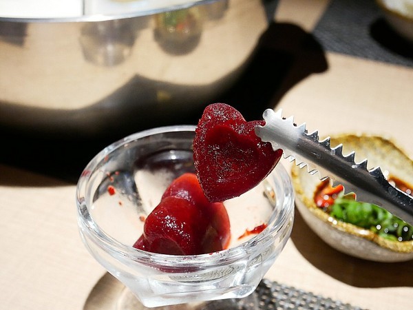 星洲火鍋:星洲火鍋-高雄左營特色火鍋 新加坡風的單點式鍋物 湯頭食材都是一絕 lounge Bar的用餐氛圍超加分 記得要試試特調飲品 內文有魔術影片 (愛評體驗券) 星洲火鍋:星洲火鍋-高雄左營特色火鍋 新加坡風的單點式鍋物 湯頭食材都是一絕 lounge Bar的用餐氛圍超加分 記得要試試特調飲品 內文有魔術影片 (愛評體驗券)