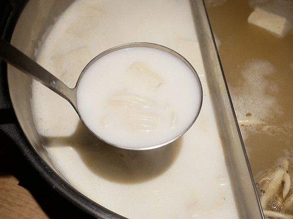 星洲火鍋:星洲火鍋-高雄左營特色火鍋 新加坡風的單點式鍋物 湯頭食材都是一絕 lounge Bar的用餐氛圍超加分 記得要試試特調飲品 內文有魔術影片 (愛評體驗券) 星洲火鍋:星洲火鍋-高雄左營特色火鍋 新加坡風的單點式鍋物 湯頭食材都是一絕 lounge Bar的用餐氛圍超加分 記得要試試特調飲品 內文有魔術影片 (愛評體驗券)