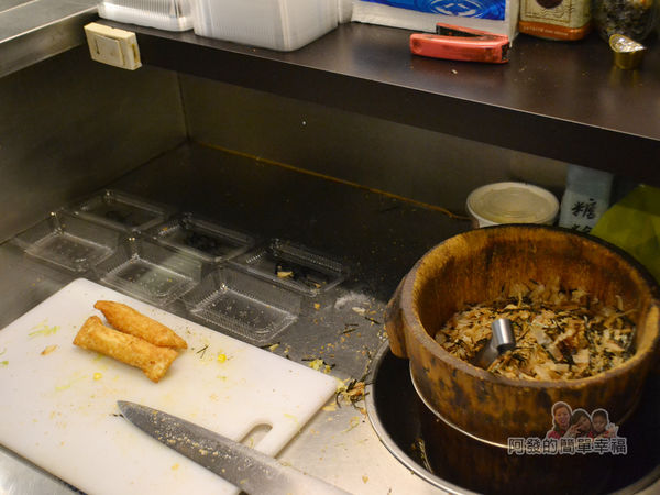 騎士現炸起司捲06-看起來乾淨的料理檯