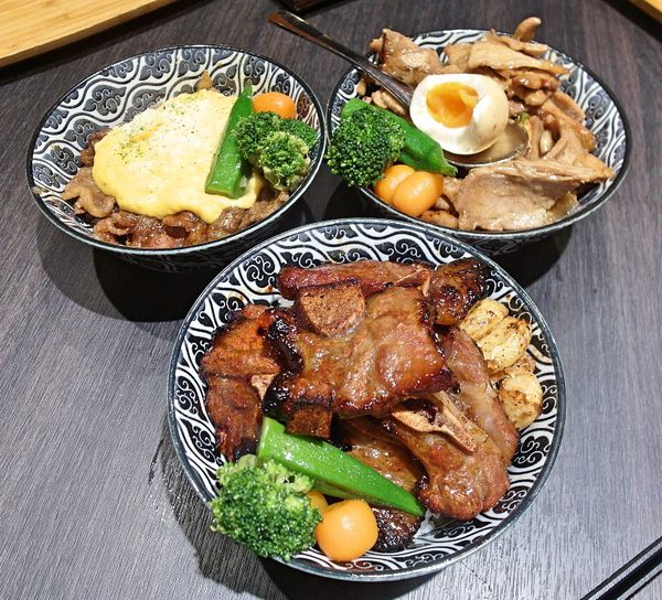 開丼 燒肉vs丼飯(桃園ATT店):❤️美食❤️【桃園。桃園區】開丼 燒肉vs丼飯/桃園ATT店 ★地表最強燒肉丼/堆疊如山/愛評體驗團