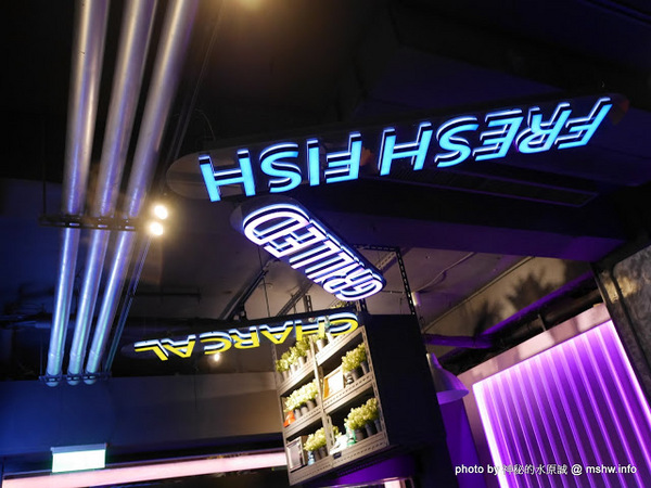 水貨：【食記】台中夜店風-水貨-真的炭火烤魚-台灣一號店-Seahood charcal grilled fish@南屯公益公園 : 傳說中的諸葛烤魚？ 類似壽喜燒作法的川味料理!