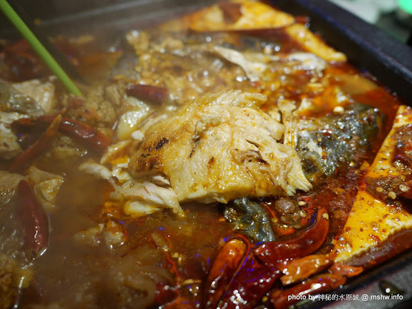 水貨：【食記】台中夜店風-水貨-真的炭火烤魚-台灣一號店-Seahood charcal grilled fish@南屯公益公園 : 傳說中的諸葛烤魚？ 類似壽喜燒作法的川味料理!