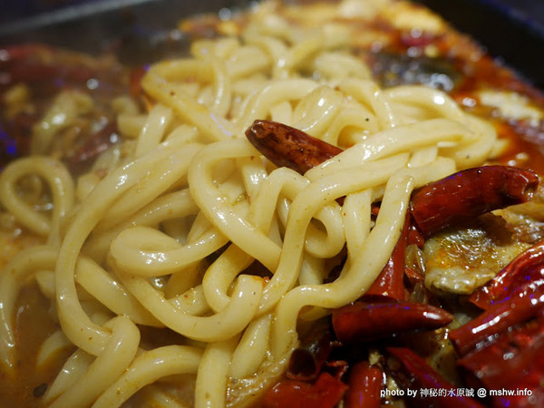 水貨：【食記】台中夜店風-水貨-真的炭火烤魚-台灣一號店-Seahood charcal grilled fish@南屯公益公園 : 傳說中的諸葛烤魚？ 類似壽喜燒作法的川味料理!