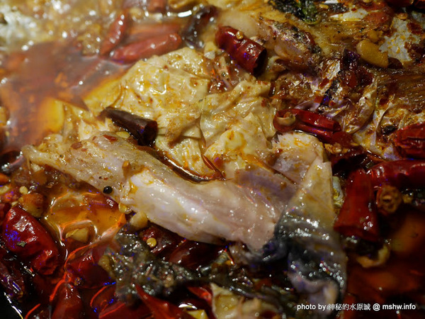 水貨：【食記】台中夜店風-水貨-真的炭火烤魚-台灣一號店-Seahood charcal grilled fish@南屯公益公園 : 傳說中的諸葛烤魚？ 類似壽喜燒作法的川味料理!