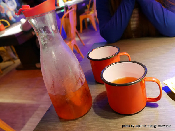 水貨：【食記】台中夜店風-水貨-真的炭火烤魚-台灣一號店-Seahood charcal grilled fish@南屯公益公園 : 傳說中的諸葛烤魚？ 類似壽喜燒作法的川味料理!