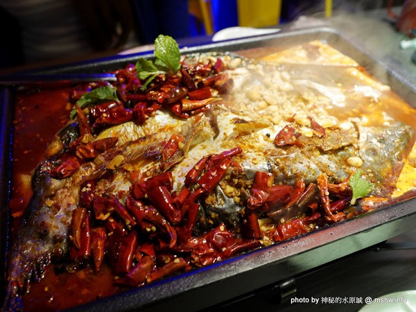 水貨：【食記】台中夜店風-水貨-真的炭火烤魚-台灣一號店-Seahood charcal grilled fish@南屯公益公園 : 傳說中的諸葛烤魚？ 類似壽喜燒作法的川味料理!