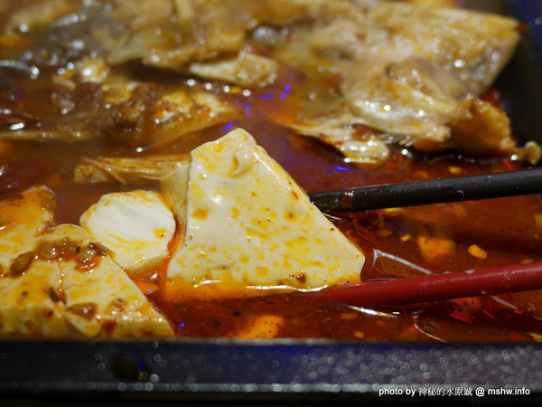 水貨：【食記】台中夜店風-水貨-真的炭火烤魚-台灣一號店-Seahood charcal grilled fish@南屯公益公園 : 傳說中的諸葛烤魚？ 類似壽喜燒作法的川味料理!