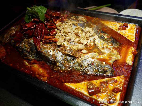 水貨：【食記】台中夜店風-水貨-真的炭火烤魚-台灣一號店-Seahood charcal grilled fish@南屯公益公園 : 傳說中的諸葛烤魚？ 類似壽喜燒作法的川味料理!