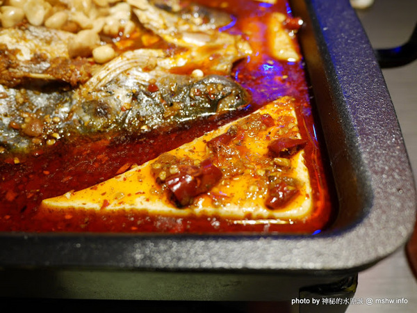 水貨：【食記】台中夜店風-水貨-真的炭火烤魚-台灣一號店-Seahood charcal grilled fish@南屯公益公園 : 傳說中的諸葛烤魚？ 類似壽喜燒作法的川味料理!