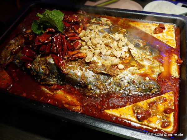 水貨：【食記】台中夜店風-水貨-真的炭火烤魚-台灣一號店-Seahood charcal grilled fish@南屯公益公園 : 傳說中的諸葛烤魚？ 類似壽喜燒作法的川味料理!