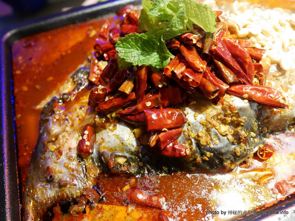 水貨：【食記】台中夜店風-水貨-真的炭火烤魚-台灣一號店-Seahood charcal grilled fish@南屯公益公園 : 傳說中的諸葛烤魚？ 類似壽喜燒作法的川味料理!