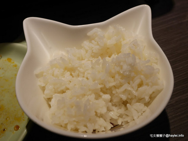 水貨：台中勤美美食-水貨-炭火烤魚/諸葛烤魚-適合第一次接觸川菜的朋友嚐試的超輕度川味/微麻不辣的烤魚料理-重慶豆花烤魚、川味麻辣燙