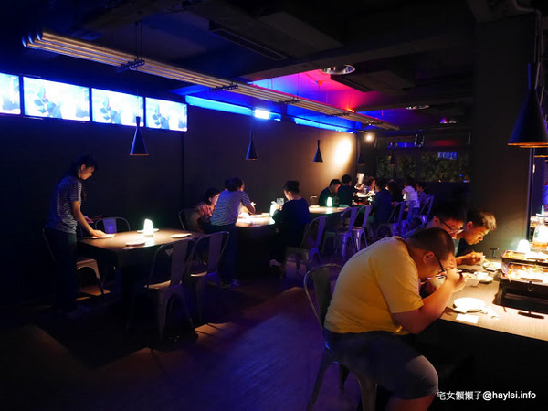 水貨：台中勤美美食-水貨-炭火烤魚/諸葛烤魚-適合第一次接觸川菜的朋友嚐試的超輕度川味/微麻不辣的烤魚料理-重慶豆花烤魚、川味麻辣燙