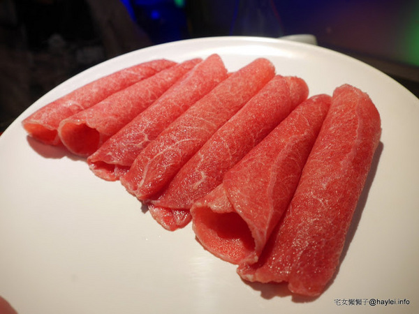 水貨：台中勤美美食-水貨-炭火烤魚/諸葛烤魚-適合第一次接觸川菜的朋友嚐試的超輕度川味/微麻不辣的烤魚料理-重慶豆花烤魚、川味麻辣燙