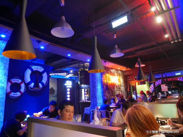 水貨：台中勤美美食-水貨-炭火烤魚/諸葛烤魚-適合第一次接觸川菜的朋友嚐試的超輕度川味/微麻不辣的烤魚料理-重慶豆花烤魚、川味麻辣燙