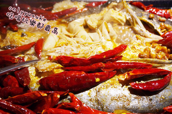 （FoOd台中)♥【水貨】來自上海超特別的魚肉饗宴，一鍋二吃，多達18種口味的美味炭火烤魚料理