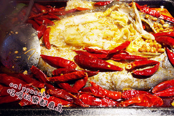 （FoOd台中)♥【水貨】來自上海超特別的魚肉饗宴，一鍋二吃，多達18種口味的美味炭火烤魚料理