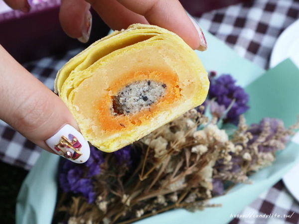 RIVON禮坊：禮坊＂黑松露奶黃酥＂現在7-11也買的到單顆包裝囉!隨時都能品嘗到的法式點心～