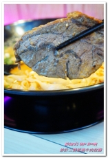 妙計三寶超濃拉麵(士林分店):士林夜市拉麵.充滿日劇獨特氛圍的拉麵屋台──妙計三寶超濃牛肉拉麵