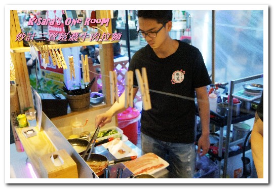 妙計三寶超濃拉麵(士林分店):士林夜市拉麵.充滿日劇獨特氛圍的拉麵屋台──妙計三寶超濃牛肉拉麵