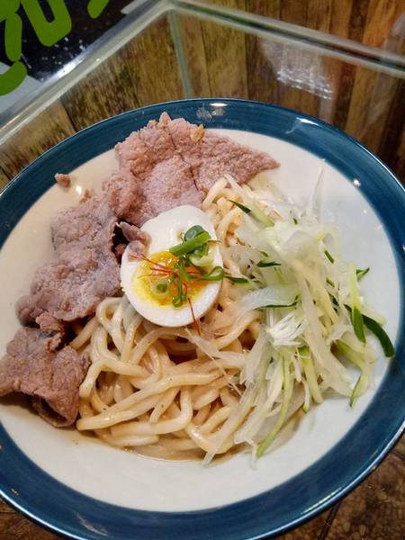 牛工業麵屋:工業風的牛肉麵,必吃。必吃。啾每賣