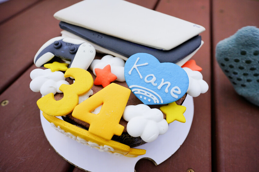 台北蛋糕推薦｜米爾利甜點創作(台北店) PS5造型蛋糕、人像造型蛋糕 大同區造型蛋糕推薦！ - 奇奇一起玩樂趣