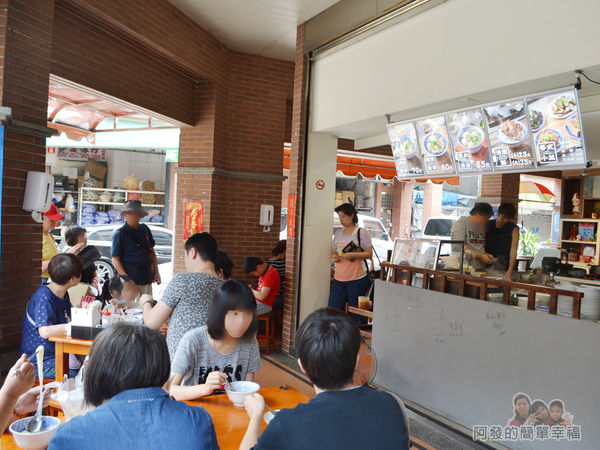 老阿伯魷魚羹07-用餐區.jpg