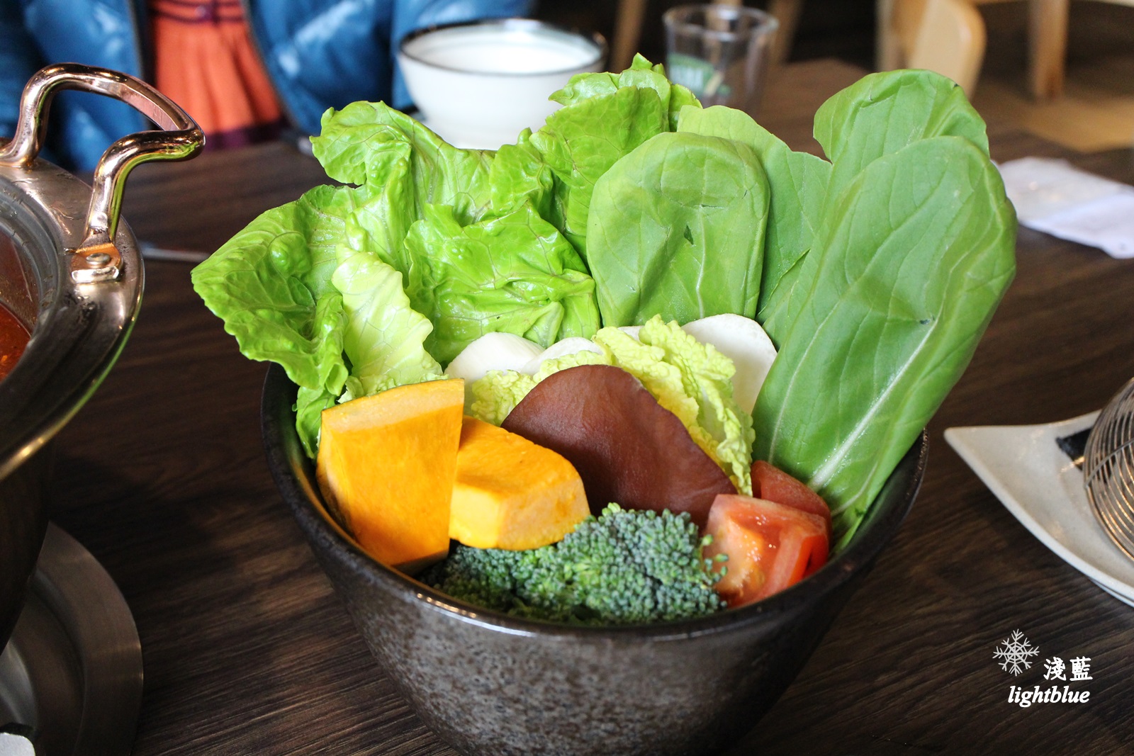 [ 雙連站‧林森北路美食 ] 淺藍 × 最牛溫體牛肉火鍋台北林森店～每日台南直送溫體牛，連海鮮蔬菜也都令人驚豔
